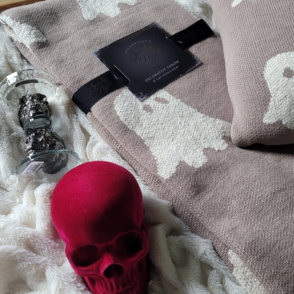 🚫RESERVED🚫🤎🤍👻Viral Ghost Blanket👻🤍🤎 - Picture 5 of 8